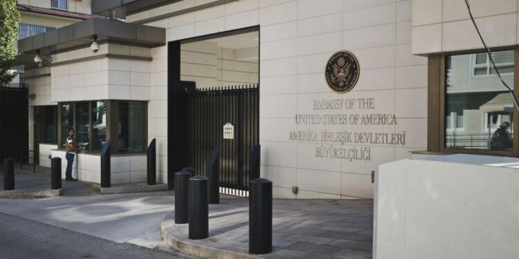 Ankaraja thërret në bisedë ambasadorin e SHBA-së pas vrasjes së 13 turqve në Irak