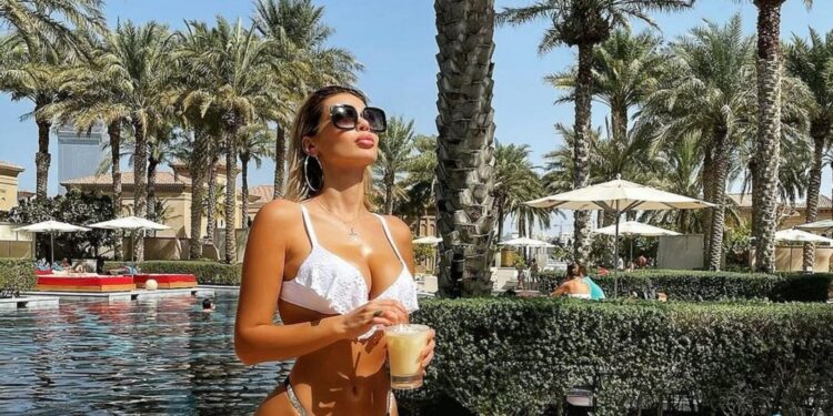 Luana Vjollca nis pushimet, “ndez” rrjetin me pozën në bikini