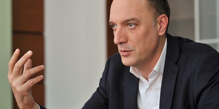 Visar Ymeri: Partitë politike po u ikin temave që nuk iu konvenojnë