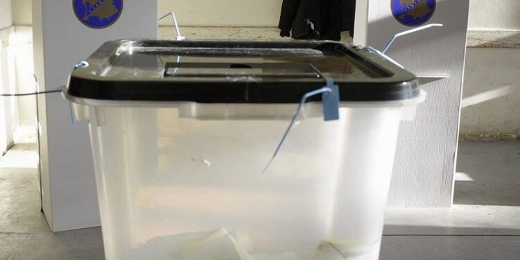 Deri tash janë refuzuar 1 mijë e 891 zarfe me fletëvotime