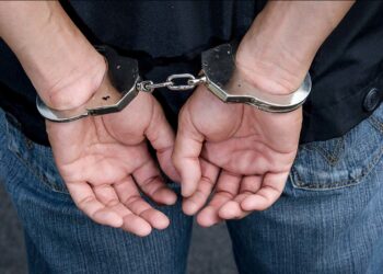 Festë me kokainë dhe kanabis pas orës policore, arrestohen 6 persona në Tiranë