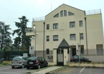 Shqiptari “çmend” ish-të dashurën italiane, telefonata dhe përndjekje për të mos lëshuar shtëpinë