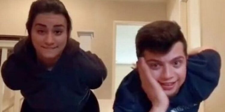 TikTok po përhap një sfidë që gjoja vetëm vajzat mund ta kalojnë, kurse djemtë jo