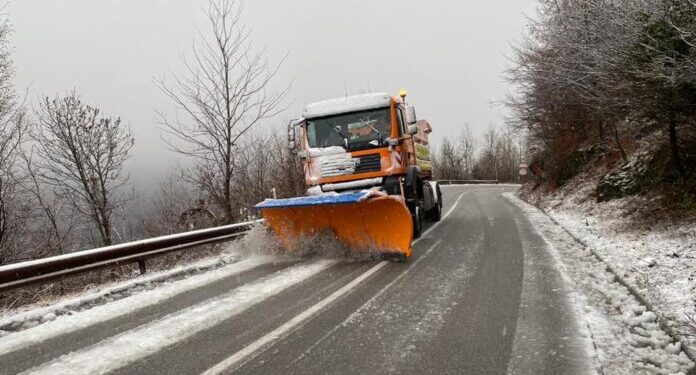 Bora nis ta mbulojë Kosovën, ministri Abrashi njofton për gjendjen e rrugëve
