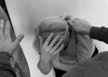 Në gjendje të dehur sulmon fizikisht nënën e tij, arrestohet një i dyshuar në Gjakovë