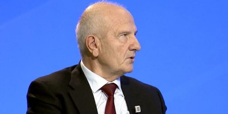 Sejdiu godet Mustafën: Thoshte fitoj me duar në xhepa, fitoi me ndërskamca
