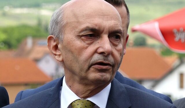 Shpërthen Mustafa, i fyen ata që kritikojnë LDK-në, i quan kënaçe politike