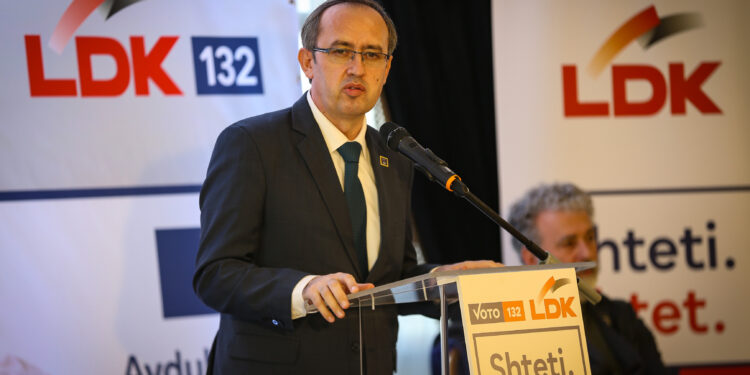 Hoti: Paga dhe pensioni minimal do të jetë 300 euro
