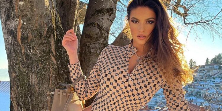 Oriola, e mrekullueshme pas një fotosesioni