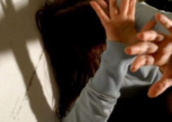 Vjehrri rrah dy nuset, pastaj djali e rreh babain e tij