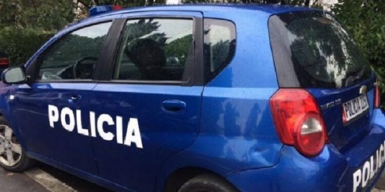 Kapet duke transportuar paligjshëm 7 emigrantë, arrestohet 26-vjeçari në Shkodër