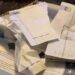 Pas zgjedhjeve të mbrëmshme, një person grisë pasaportën e Kosovës