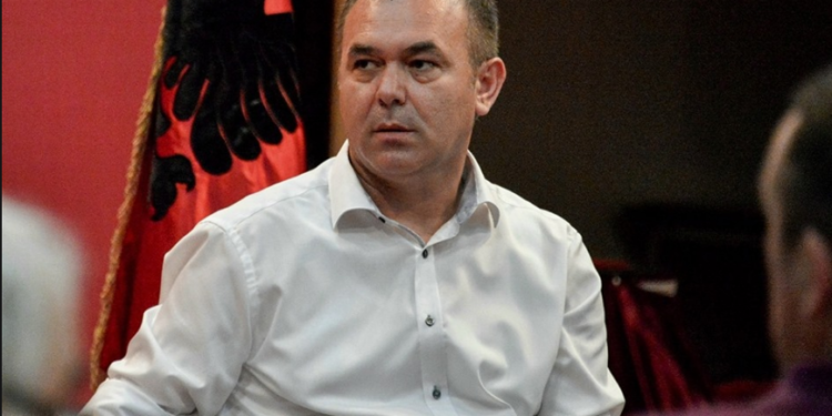 Milaim Zeka: Batoni, po e godet Rexhep Selimin me urdhër të Thaçit e Veselit