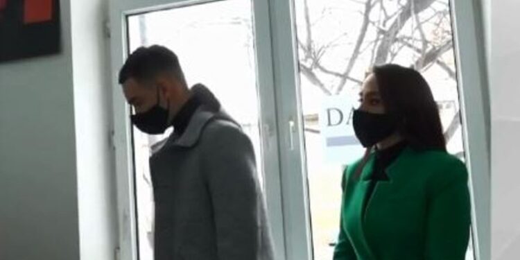 Votojnë edhe gruaja dhe djali i Kadri Veselit