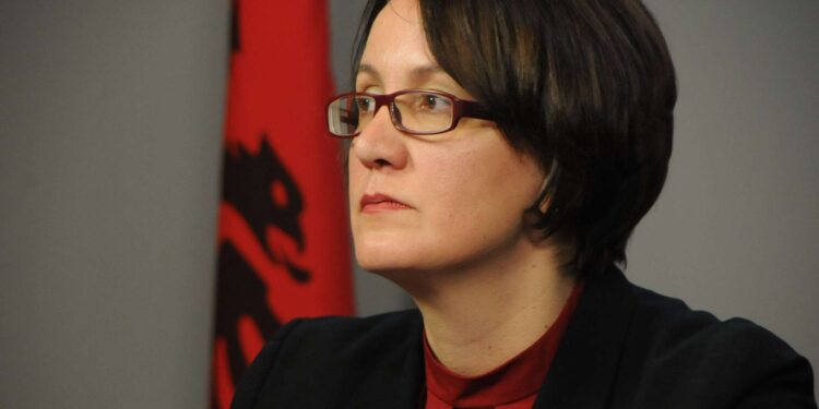 Aida Dërguti me urim të posaçëm për Thaçin, Veselin, Krasniqin e Selimin