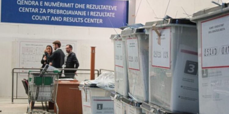 Vazhdon refuzimi i zarfeve me fletëvotime nga diaspora, flasin nga KQZ