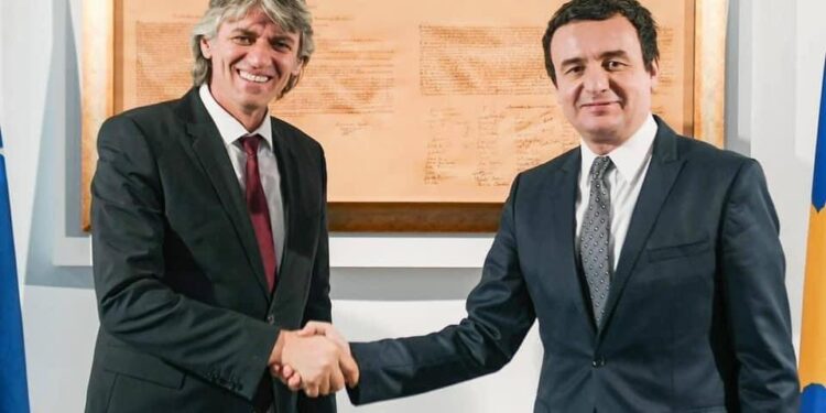 Sela uron Kurtin: Shqiptarët e Kosovës tani kanë një kryeministër dhe një qeveri të merituar