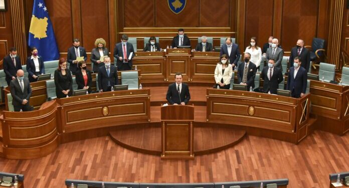 Padia ndaj Serbisë në GJND e Plani mini-Marshall – Si i shohin njohësit e diplomacisë zotimet e Kurtit në politikën e jashtme?