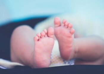 Foshnja 37 ditëshe, viktima më e re e COVID-19