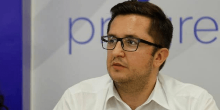 Tha se nuk i tregoi se do të kandidonte për kryetar të LDK-së, Mustafa i reagon Abdixhikut
