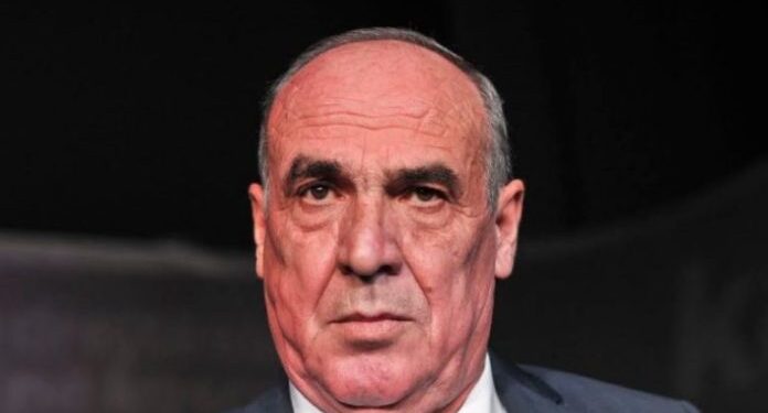 Haki Rugova flet pasi u la jashtë kryesisë së LDK-së “Kurrgjë t’keqe s’ka”