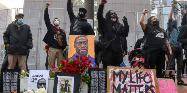 Autoritetet amerikane dhurojnë miliona dollarë dëmshpërblim ndaj familjes së George Floyd