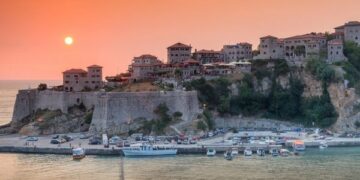 Ulqini mbyllet si pasojë e rritjes së rasteve me koronavirus