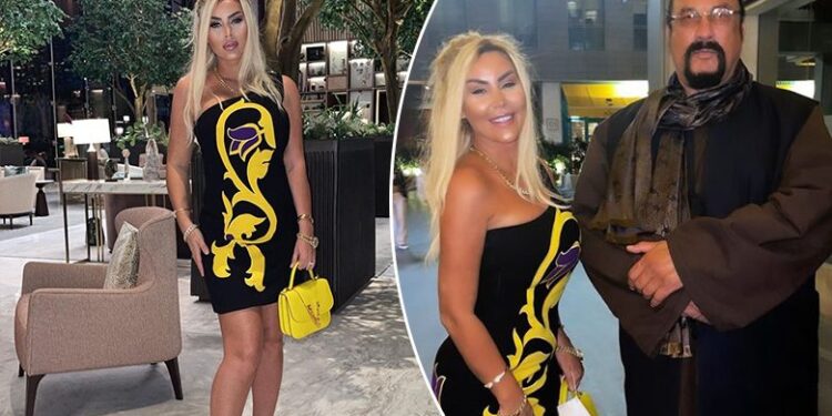 Fjolla Morina takon Steven Seagalin në Dubai, thotë se e përshëndeti në gjuhën serbo-kroate e më pas i tha se është shqiptare