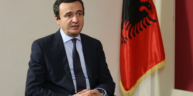 Kurti për mediumin serb: S’mund ta ndryshojmë Kushtetutën për bashkim kombëtar