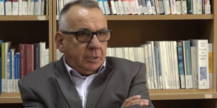 Hasani: Nëse çështja e presidentit sfidohet në Kushtetuese, gjykata mund t’i japë dritë jeshile Osmanit