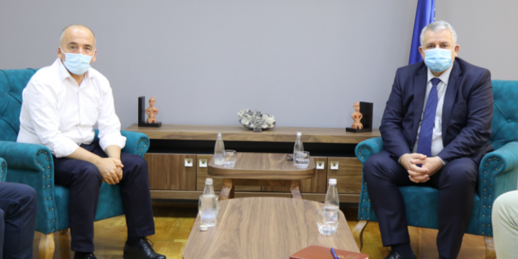 Muhaxheri e godet Agim Veliun: E “shkatrrove LDK-në” për t’u bërë ministër