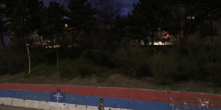 Serbia këtë fundjavë mbyll dyqane e restorante