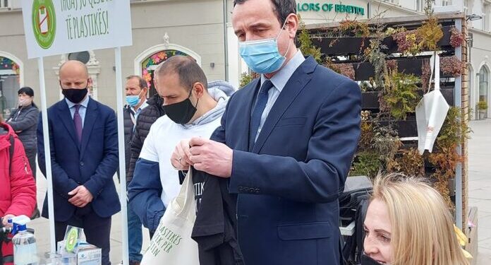 Kurti thotë se shteti duhet ta shtojë kujdesin për personat me nevoja të veçanta