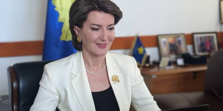 Ja si e kanë ndryshuar” Operacionet plastike”Atifete Jahjagën (foto)