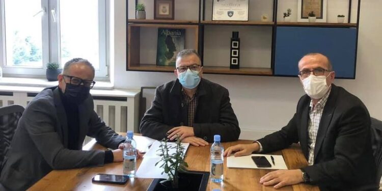 Ministri i Kurtit, kërkon ndihmë nga Bekim Haxhiu i “SHIK-ut” për sigurimin e vaksinave