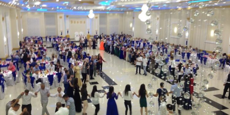 Kosovarët do t’i bëjnë dasmat në Kukës