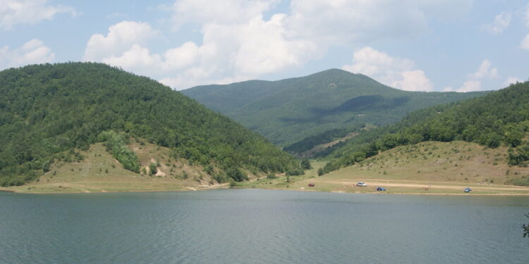 Gjendet gjallë vajza që humbi mbrëmë te Liqeni i Badovcit