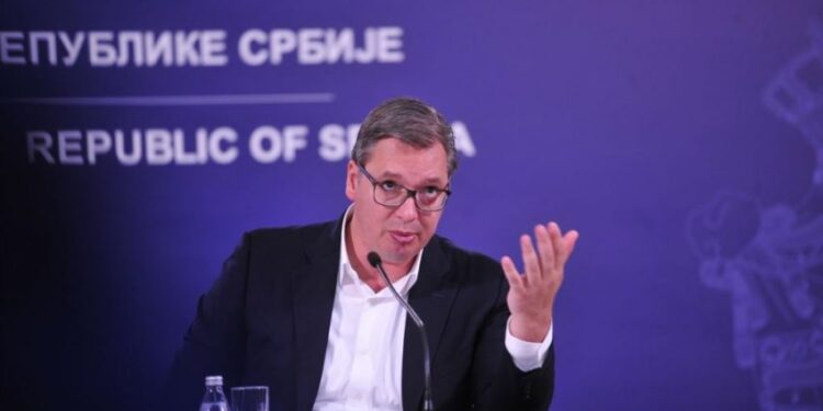 Vuçiq e “tronditë” Ballkanin për “non-paper”