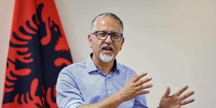 Vitia thërret konferencë “urgjente” për media