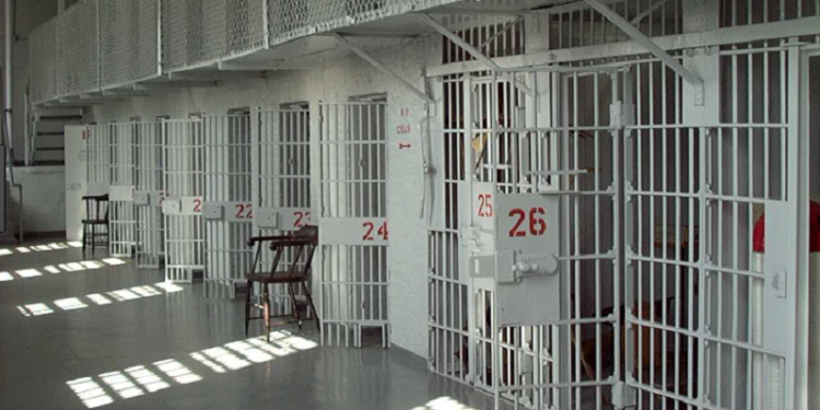 KMDLNJ: Të dënuarve që vuajnë nga sëmundje të pashërueshme t’u pezullohet dënimi ose të dërgohen në shtëpi