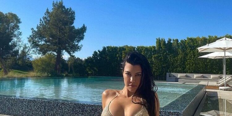 Kourtney Kardashian “çmend” Instagramin me fotot e fundit