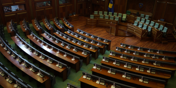 Kuvendi ndan 200 mijë euro për t’u furnizuar me pije dhe artikuj ushqimorë