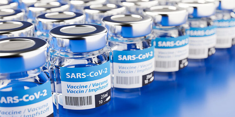 Vaksinat po “zbehin lidhjen” mes rasteve me COVID-19 dhe vdekjeve