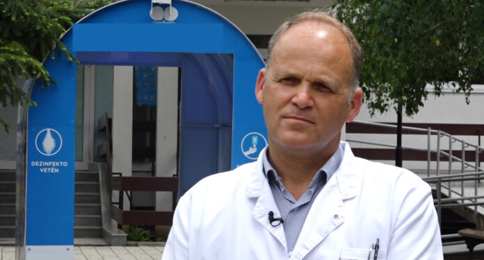 Krasniqi: Varianti britanik i COVID-19 po përhapet më shpejt, klinikat në Kosovë janë të stërmbushura