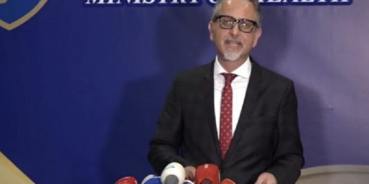 Vitia pas lajmit se nuk ka nënshkruar me Pfizer: I pavërtetë, i dëmshëm dhe dashakeq