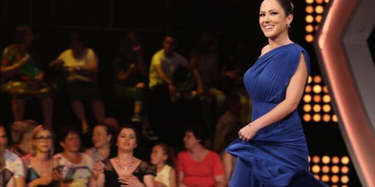 Skandal, Arbana Osmanit i zbërthehet këmisha në mes të emisionit – Foto+18