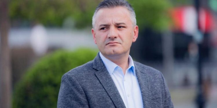 Lajmërohet Bekim Jashari, ja ç’thotë për ata qe e lakuan emrin e Adem Jasharit