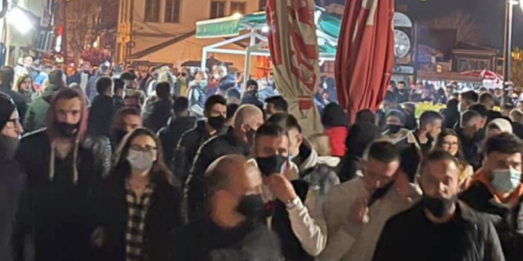 Prizreni po vlon pas iftarit përkundër pandemisë (foto)