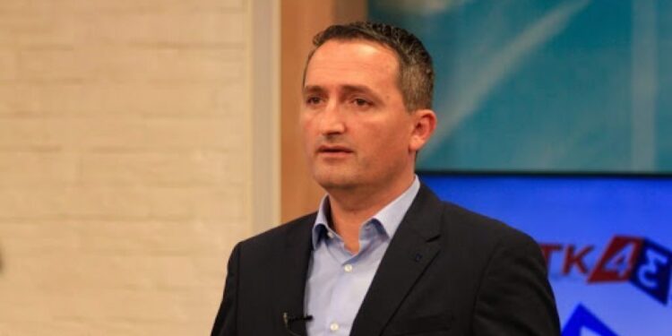 “Hera e parë në jetë…”, Drejtori i RTK’së i kthehet ashpër Armend Mujës