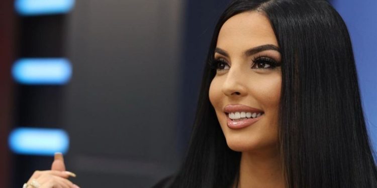 Blerona Zeqiri e bën fytyrën plastikë